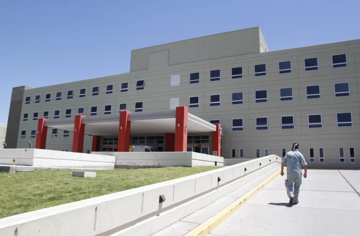 Rawson: un motociclista terminó fracturado tras impactar contra un auto Rawson: un motociclista terminó fracturado tras impactar contra un auto