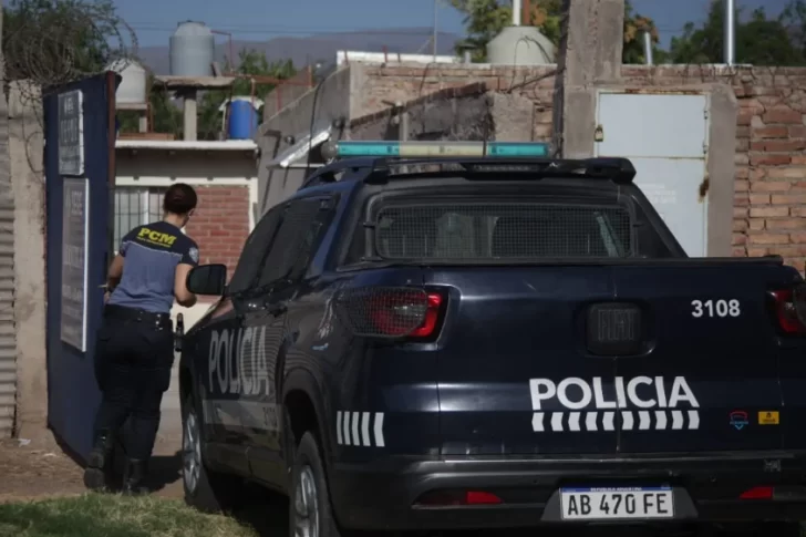 Ahorcó a su esposa, le confesó el crimen a su tía y lo detuvieron mientras dormía