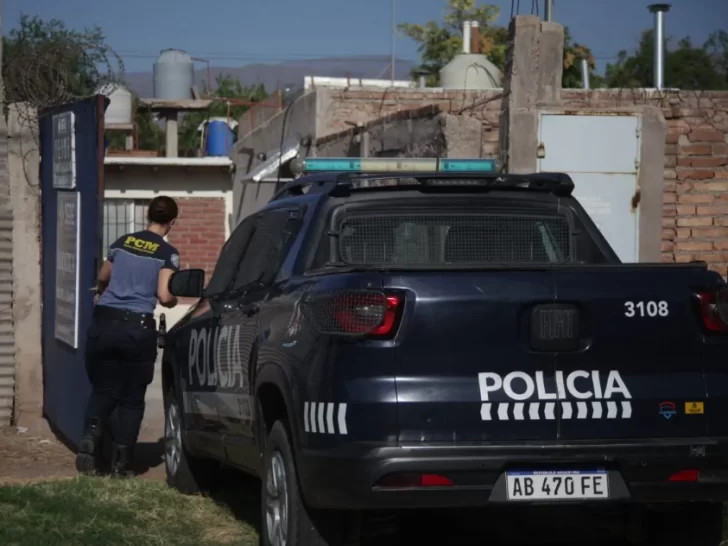 Ahorcó a su esposa, le confesó el crimen a su tía y lo detuvieron mientras dormía