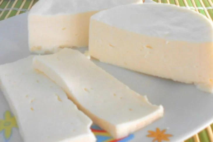 ANMAT prohibió la venta en todo el país de un queso cremoso