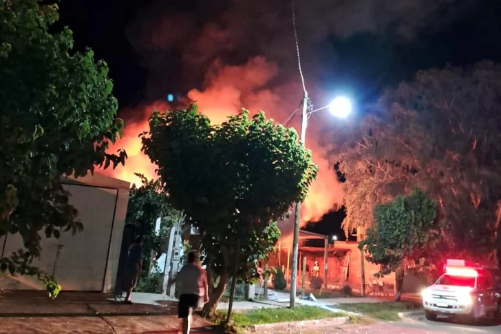 El local de una empresa de Internet ardió en llamas durante la madrugada