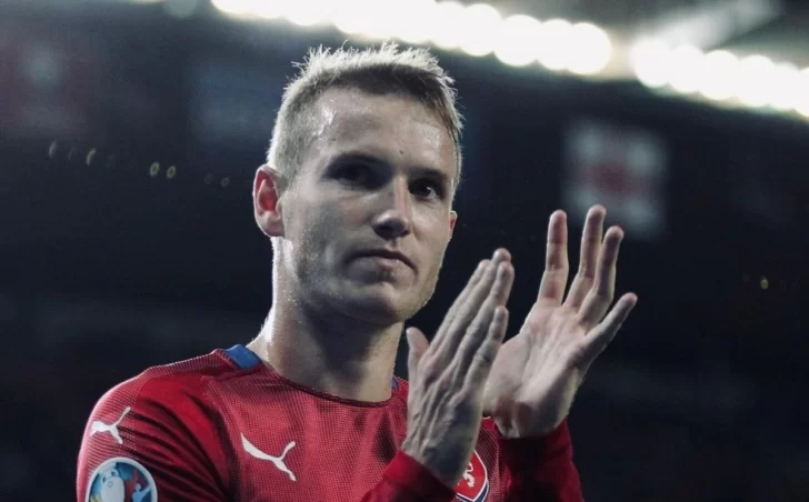 El futbolista checo Jakub Jankto reveló que es gay: “No quiero esconderme más tiempo” El futbolista checo Jakub Jankto reveló que es gay: “No quiero esconderme más tiempo”