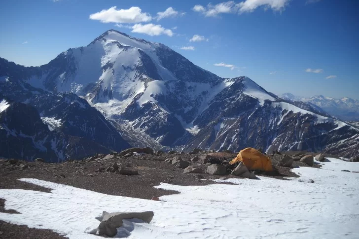 Andinistas hallaron un cuerpo en el Mercedario y arman una comisión para el rescate