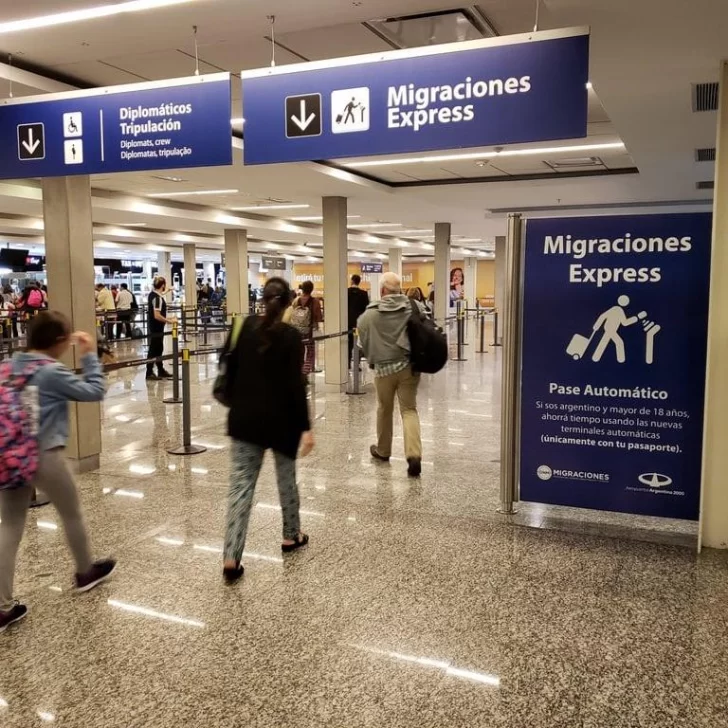 Están retenidas en Ezeiza tres embarazadas rusas por considerarlas ‘falsas turistas’