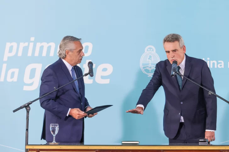 Alberto le tomó juramento al nuevo jefe de Gabinete