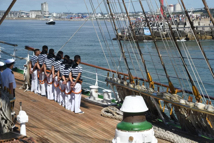 La Fragata Libertad ya llegó al puerto de Mar del Plata