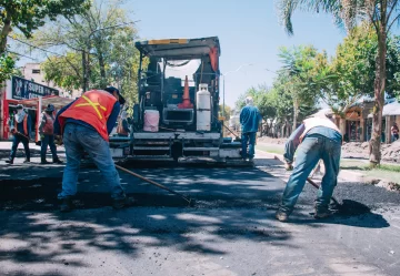 La pavimentación tras obras cloacales arrancó en Caucete, Sarmiento y Albardón