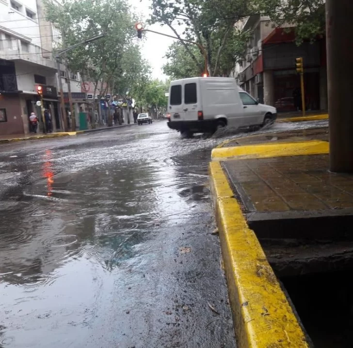 Se mantiene el alerta por tormentas de lluvia y granizo en la tarde y noche sanjuanina Se mantiene el alerta por tormentas de lluvia y granizo en la tarde y noche sanjuanina