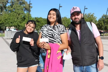 Diez horas de acampe para comprar los primeros tickets y ver a Lali y Bizarrap Diez horas de acampe para comprar los primeros tickets y ver a Lali y Bizarrap