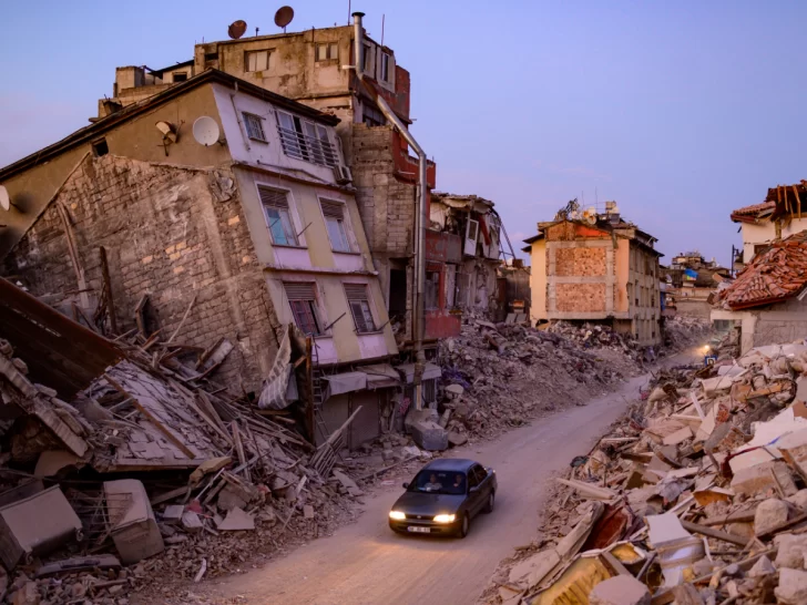 Suben a seis los muertos por nuevo sismo en Turquía y Siria Suben a seis los muertos por nuevo sismo en Turquía y Siria