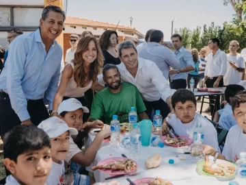 Tolosa Paz en San Juan: visitó con Uñac una colonia de verano y entregó anteojos Tolosa Paz en San Juan: visitó con Uñac una colonia de verano y entregó anteojos