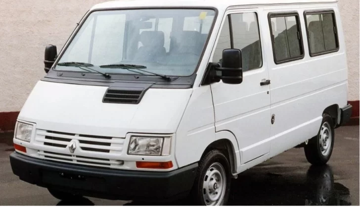 Perdió el control de una combi, se estrelló con una pared y por unos minutos estuvo inconsciente Perdió el control de una combi, se estrelló con una pared y por unos minutos estuvo inconsciente