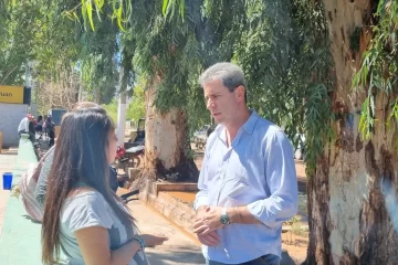 Uñac habló de “trabajar en un proyecto definitivo” para que la creciente no vuelva a provocar problemas en Barreal Uñac habló de “trabajar en un proyecto definitivo” para que la creciente no vuelva a provocar problemas en Barreal