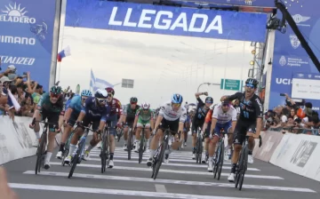 En Pocito, Sam Welsford se adueñó de la etapa que comienza a bajarle el telón a la Vuelta En Pocito, Sam Welsford se adueñó de la etapa que comienza a bajarle el telón a la Vuelta