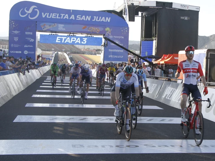 El norteamericano Quinn Simmons se escapó en el autódromo y ganó la tercera etapa El norteamericano Quinn Simmons se escapó en el autódromo y ganó la tercera etapa