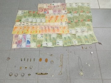 Caen 3 sujetos por un violento robo en Caucete y les secuestran parte del botín Caen 3 sujetos por un violento robo en Caucete y les secuestran parte del botín