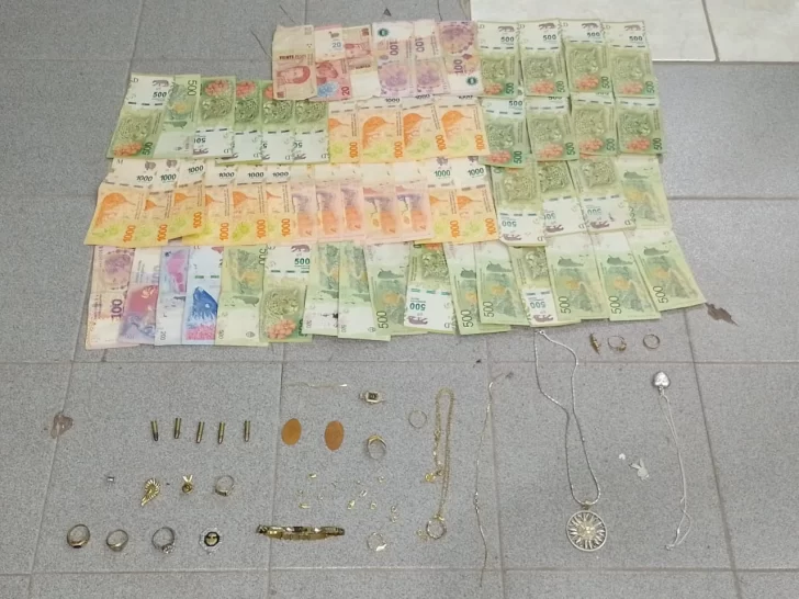 Caen 3 sujetos por un violento robo en Caucete y les secuestran parte del botín Caen 3 sujetos por un violento robo en Caucete y les secuestran parte del botín