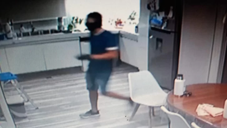 Vecinos de un barrio de Rivadavia, cansados de los robos, salen a detener a los ladrones Vecinos de un barrio de Rivadavia, cansados de los robos, salen a detener a los ladrones