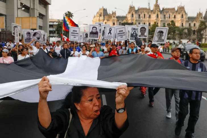 Protestas en Perú se extienden a 10 regiones