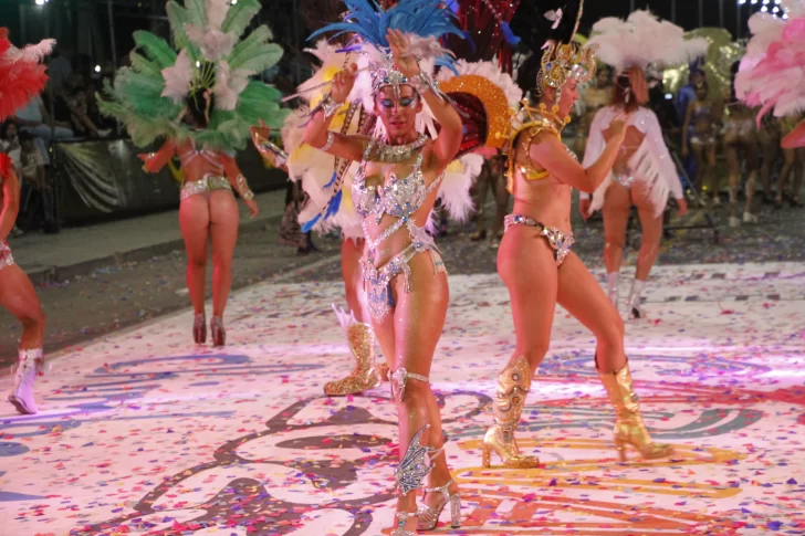 Demi Moore se mudó con Bruce Willis tras su diagnóstico de demencia: “No se irá hasta el final” Demi Moore se mudó con Bruce Willis tras su diagnóstico de demencia: “No se irá hasta el final”