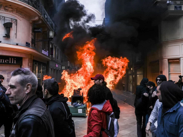 Se multiplican las protestas contra la reforma jubilatoria en Francia Se multiplican las protestas contra la reforma jubilatoria en Francia