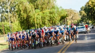 Maximiliano Navarrete ganó la última carrera y Gerardo Tivani celebró el título Maximiliano Navarrete ganó la última carrera y Gerardo Tivani celebró el título