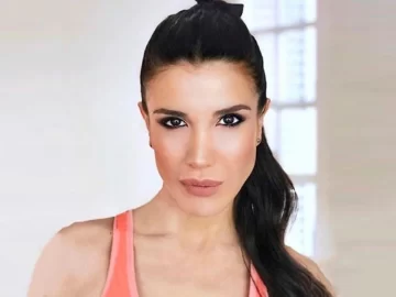 Andrea Rincón jugó fuerte con una enteriza que remarcó su delantera