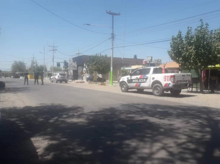 Una mujer y su hija bajaron del micro y fueron atropelladas por un camión: están graves Una mujer y su hija bajaron del micro y fueron atropelladas por un camión: están graves