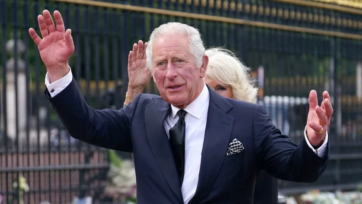 Con Francia copada por las protestas y la seguridad en juego, el rey Carlos III suspende su primer viaje de Estado Con Francia copada por las protestas y la seguridad en juego, el rey Carlos III suspende su primer viaje de Estado