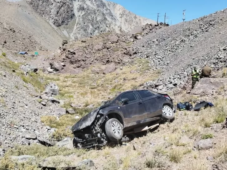 Dos mujeres murieron al desbarrancar en la ruta a Chile Dos mujeres murieron al desbarrancar en la ruta a Chile