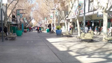 Comercio afirma que se les complica llegar a un 71% de aumento como pactó Gobierno con estatales Comercio afirma que se les complica llegar a un 71% de aumento como pactó Gobierno con estatales