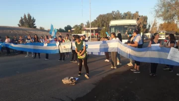 Docentes autoconvocados cortaron Ruta 40 en Sarmiento durante la mañana del jueves Docentes autoconvocados cortaron Ruta 40 en Sarmiento durante la mañana del jueves
