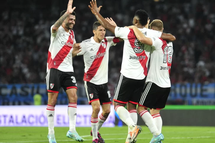 River la hizo fácil y goleó a Racing (Cba)