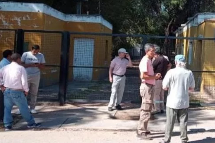 Regantes piden más agua y gobierno no descarta sumar días de corte