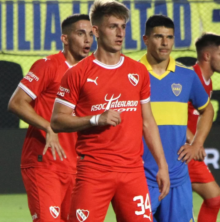 El “Rojo”, con Barracas, abre la fecha El “Rojo”, con Barracas, abre la fecha