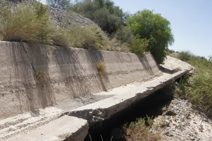 Casi 9 mil hectáreas, sin agua por 30 días por la rotura de un canal
