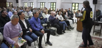 Ante políticos, el padre Pepe pidió seguirel ejemplo de “dirigente” de Francisco Ante políticos, el padre Pepe pidió seguirel ejemplo de “dirigente” de Francisco