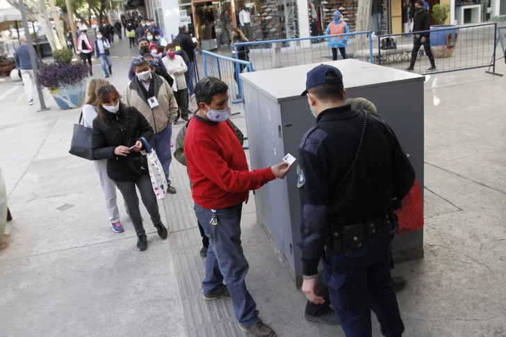 Quejas de comerciantes por negocios del centro que no cumplen con la ley