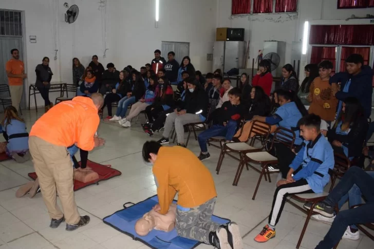 Ahora, todos los alumnos de Valle Fértil aprenderán sobre cómo salvar vidas