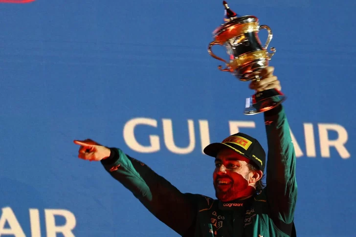 Ganó Verstappen pero la figura en Bahréin fue Alonso