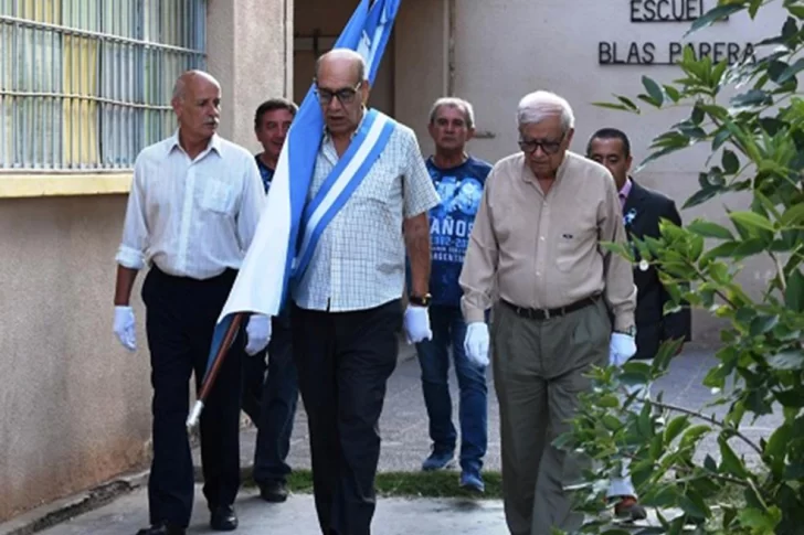 Abuelos del ex Hogar de Ancianos ahora van a la escuela para terminar la primaria