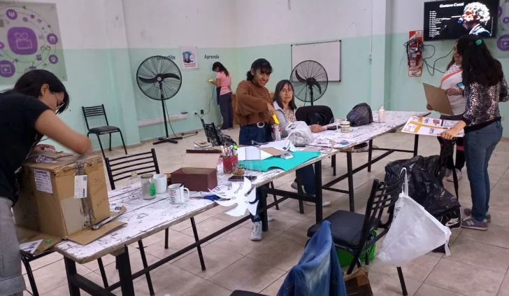 Para paliar la crisis enseñan gratis a hacer cotillón para cumpleaños Para paliar la crisis enseñan gratis a hacer cotillón para cumpleaños