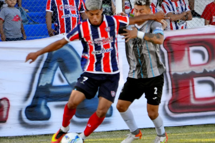 Peñarol juega mucho más que un clásico en Chimbas