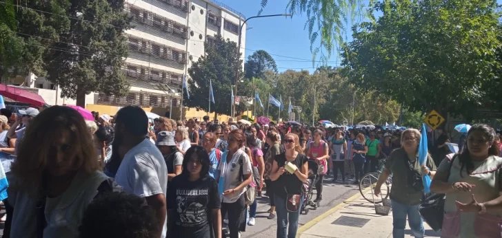 Conflicto docente: autoconvocados resolvieron seguir con el paro y las marchas Conflicto docente: autoconvocados resolvieron seguir con el paro y las marchas