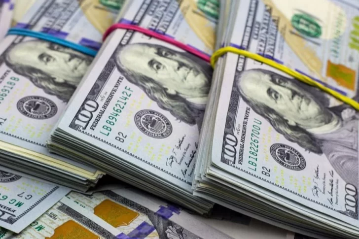 El dólar blue se negoció sin cambios, en $375 por unidad