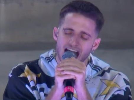 Emotiva presentación de Wos en el entretiempo Emotiva presentación de Wos en el entretiempo