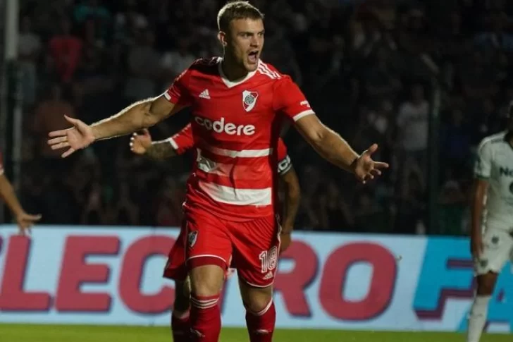 River venció a Sarmiento y es el único puntero