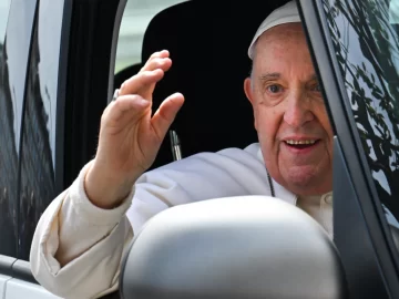 Francisco recibió el alta y retoma su agenda normal: “Aún estoy vivo” Francisco recibió el alta y retoma su agenda normal: “Aún estoy vivo”