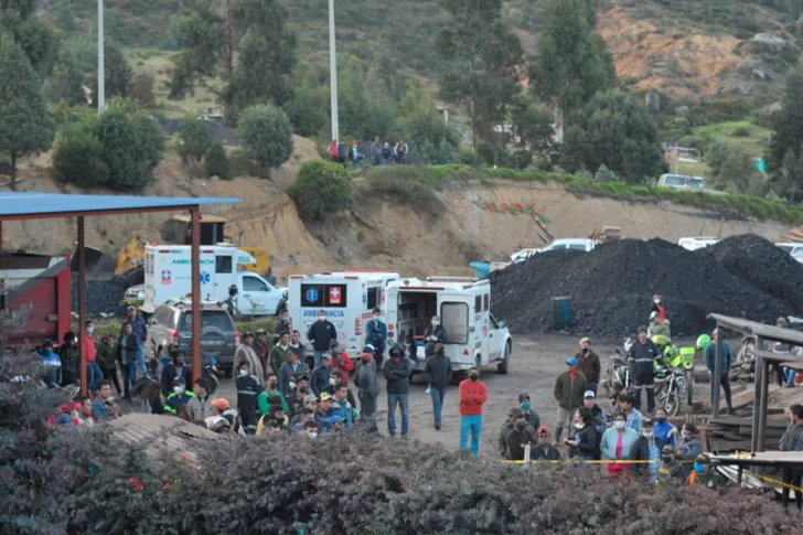 Al menos 11 personas murieron y 10 están atrapadas en una mina que explotó