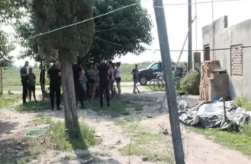 Entró a la casa de su exesposa cuando dormía y la ahorcó frente a sus hijos Entró a la casa de su exesposa cuando dormía y la ahorcó frente a sus hijos
